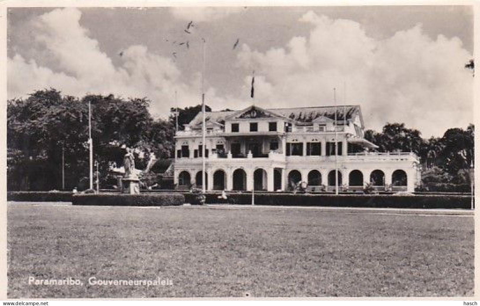 1909	31	Paramaribo, Gouverneurspaleis (bovenin Een Punaisegaatje) - Surinam