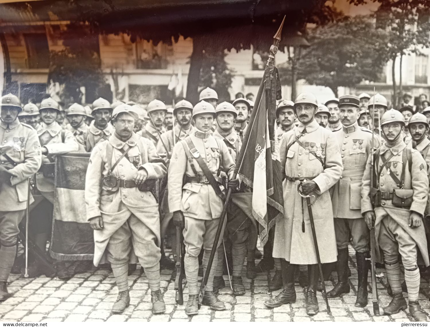 GROUPE MILITAIRES DU 125 REGIMENT DRAPEAU OFFICIERS PHOTO ROL 18 X 13  Cm - Guerra, Militari