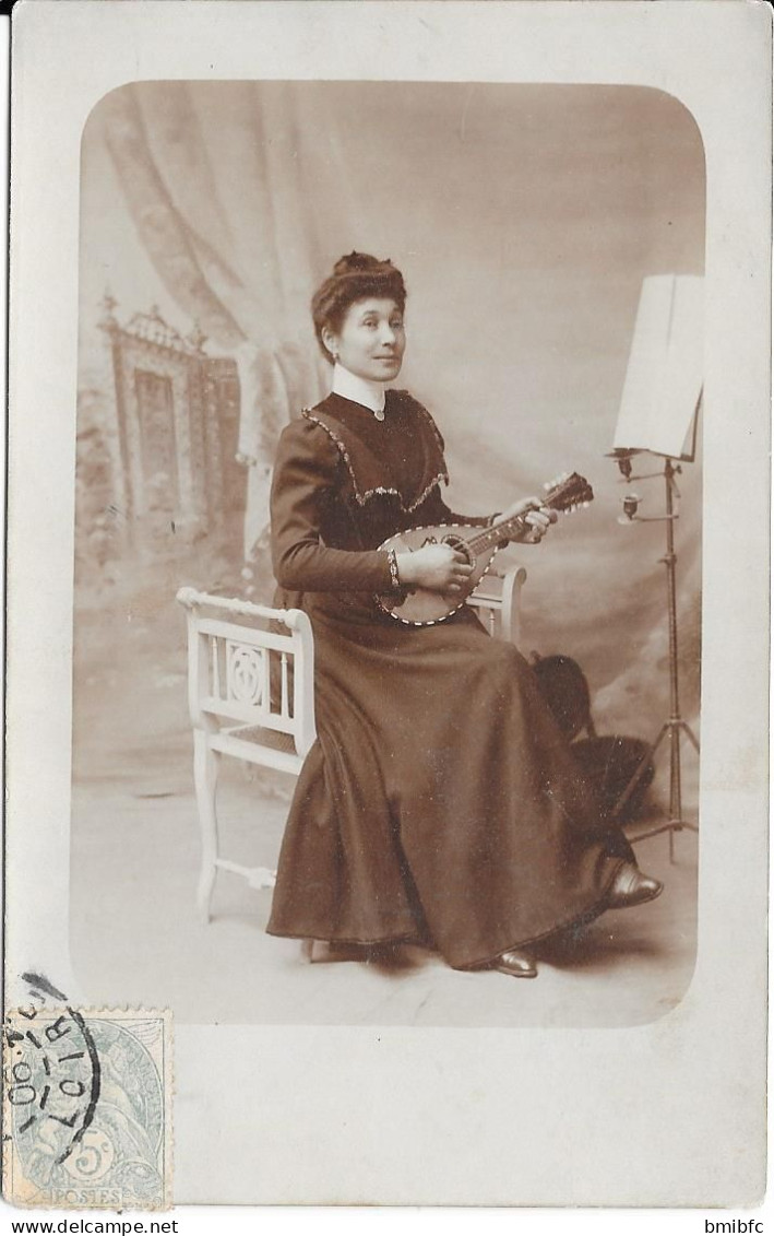 Carte Photo  1906 - Femme Jouant De La Mandoline - Femmes