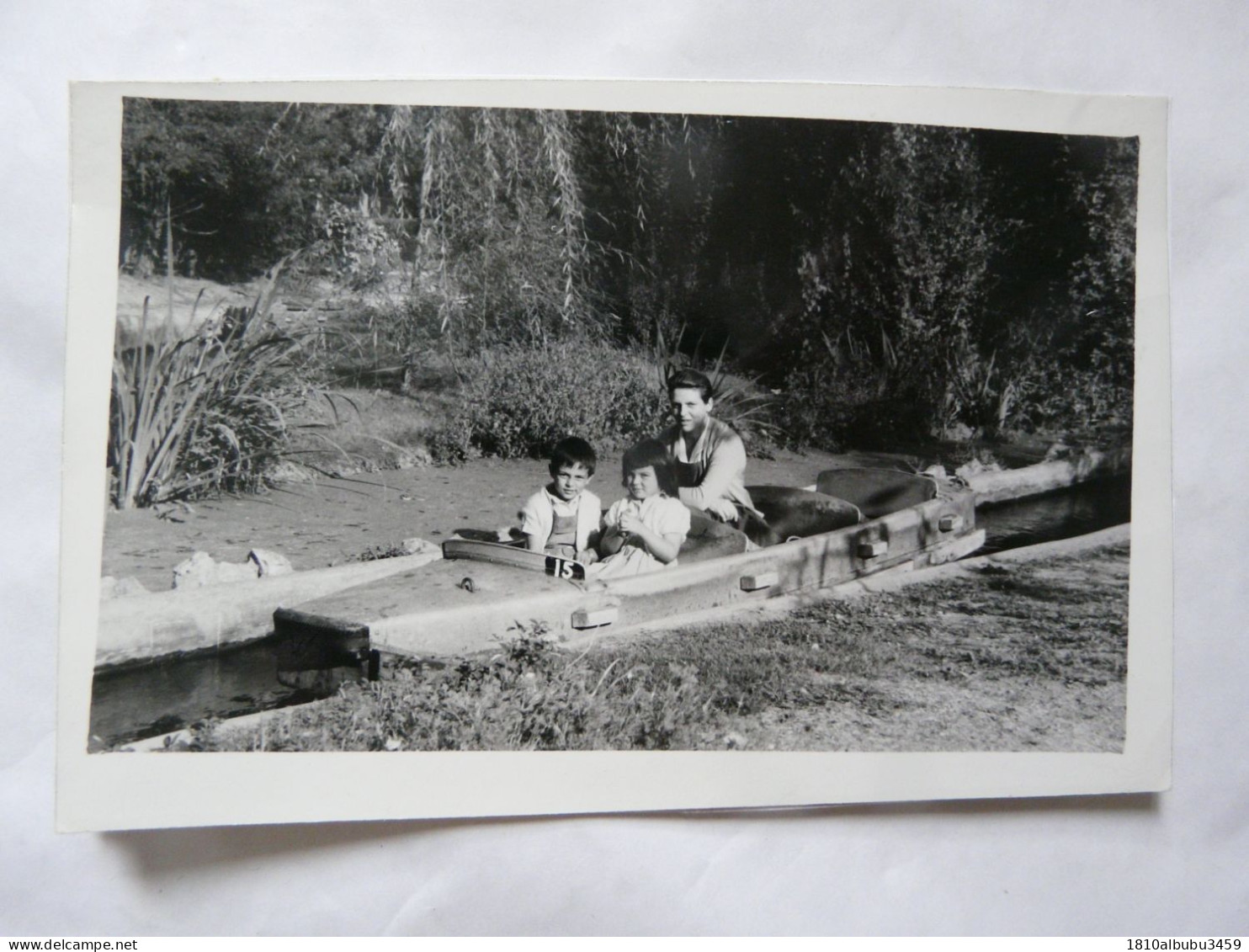 PHOTO ANCIENNE (9 X 14 Cm) Sur Support Cartonné : Scène Animée - Pedalo ? - Voorwerpen