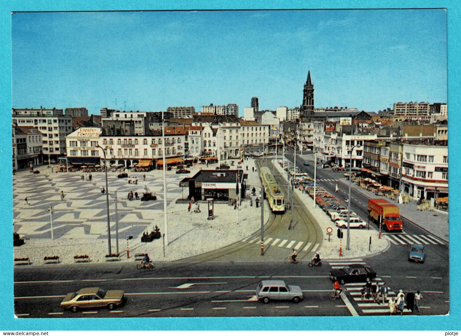 * Blankenberge - Blankenberghe (Kust - Littoral) * (AVM - Uitg Van Mieghem A.) Leopold III Plein, Tram, Oldtimer, Café - Blankenberge