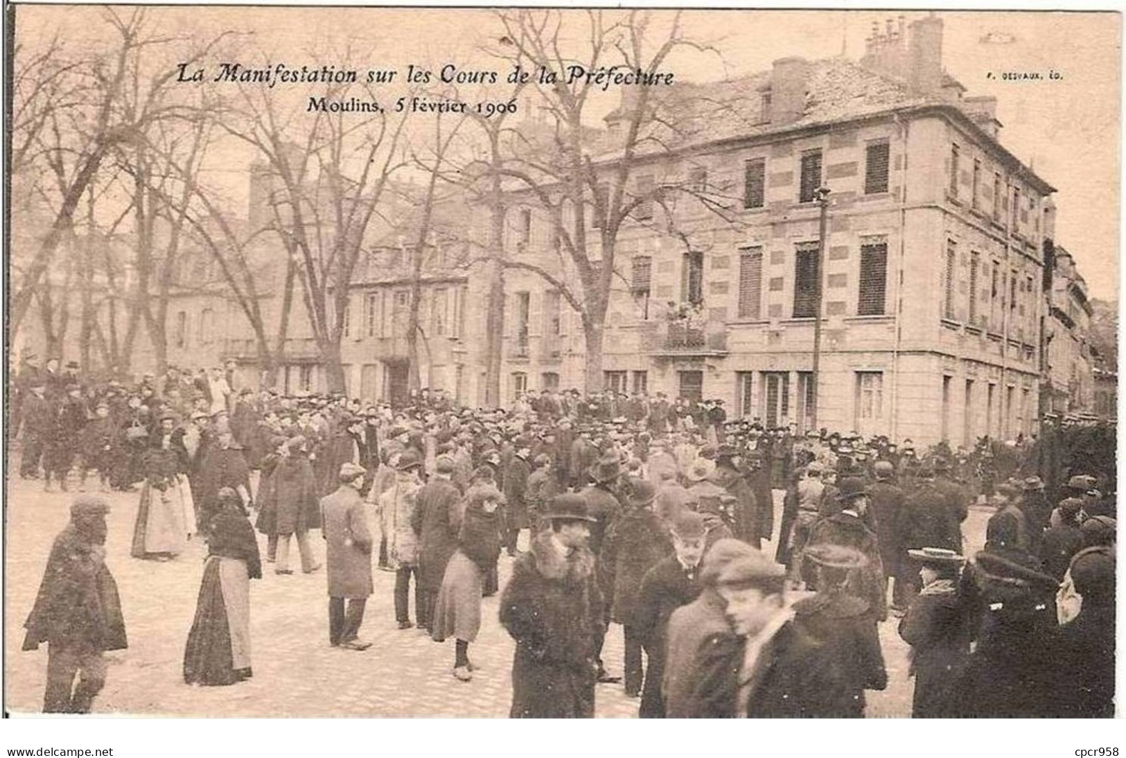 03.MOULINS.LA MANIFESTATION SUR LES COURS DE LA PREFECTURE.5 FEVRIER 1906. - Moulins