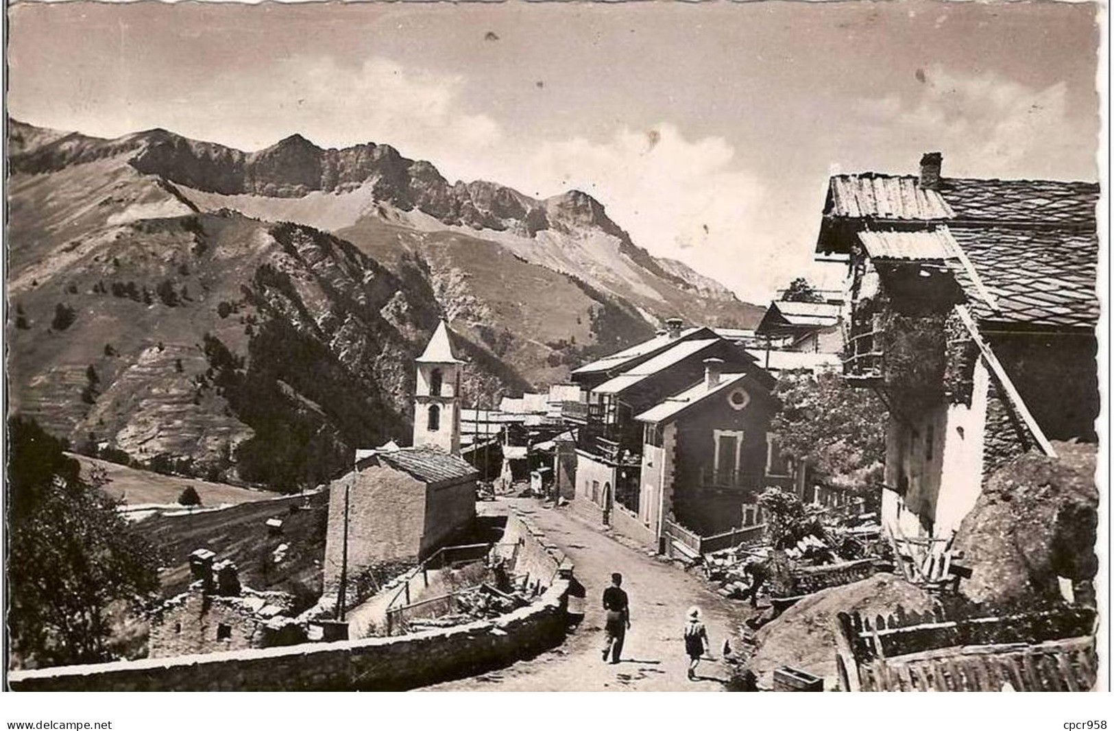 05.SAINT-VERAN.LE PLUS HAUT VILLAGE HABITE D'EUROPE.LE TEMPLE ET QUARTIER DE LA VILLE.DANS LE FOND,LE ROCHER DECLOS. - Sonstige & Ohne Zuordnung