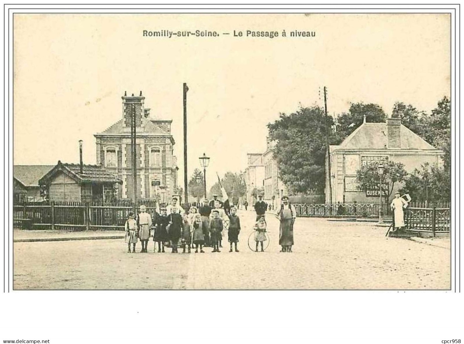 10.ROMILLY DUR SEINE.LE PASSAGE A NIVEAU - Romilly-sur-Seine