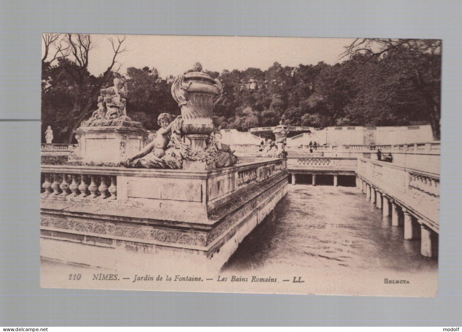 CPA - 30 - N°110 - Nimes - Jardin De La Fontaine - Les Bains Romains - Non Circulée - Nîmes