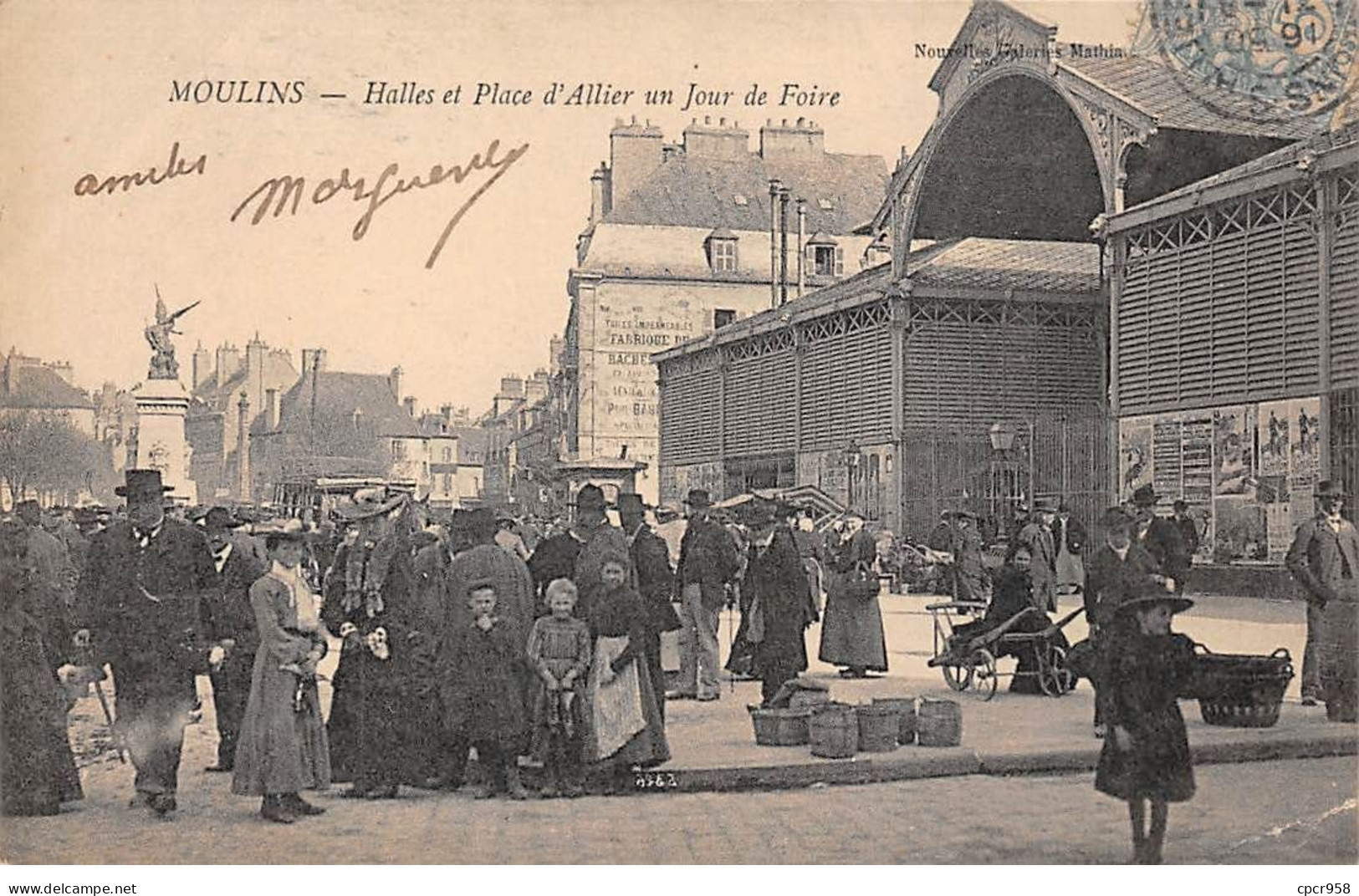 03 - N°72802 - MOULINS - Halles Et Place D'Allier Un Jour De Foire - Moulins