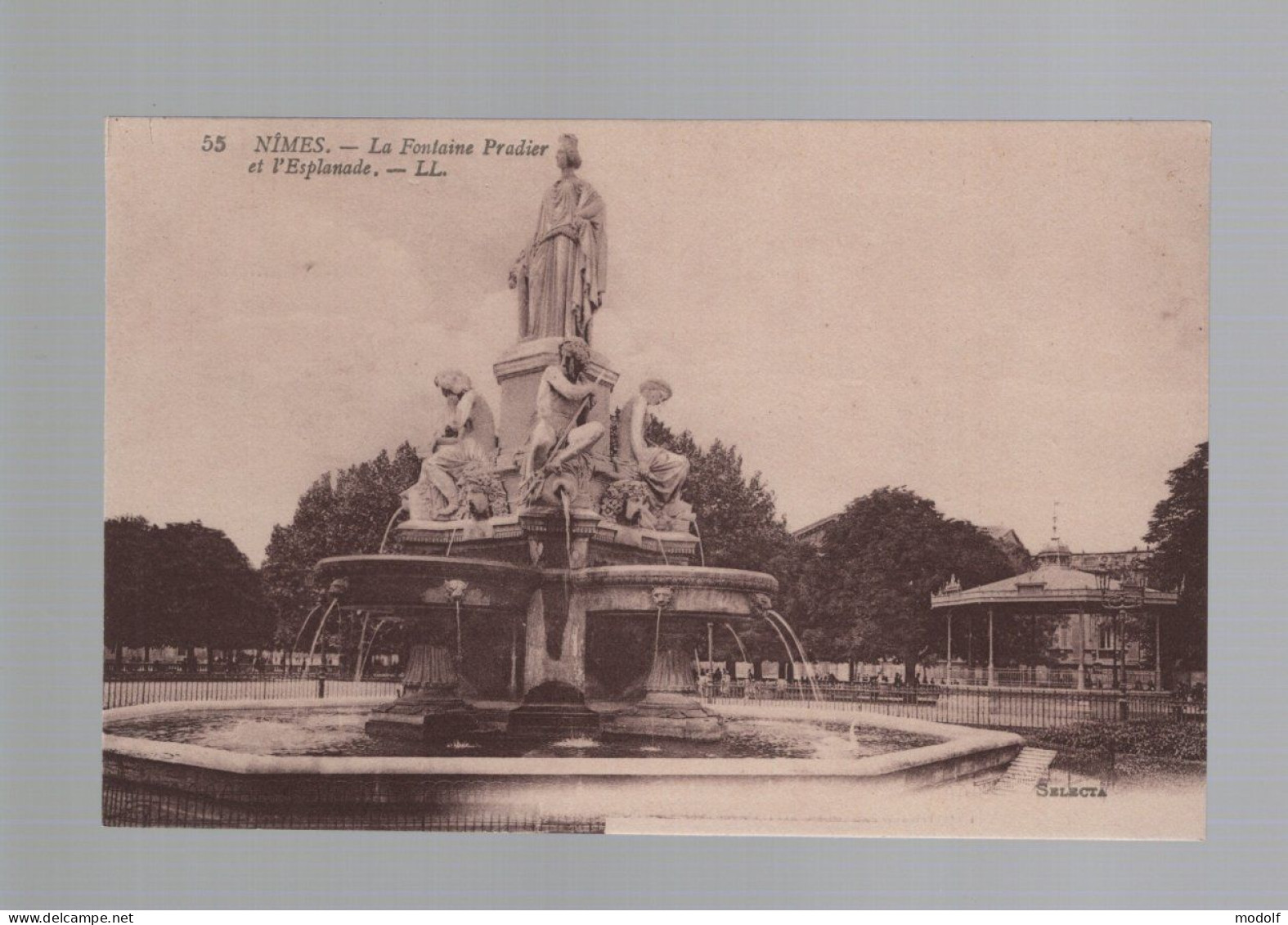 CPA - 30 - N°55 - Nimes - La Fontaine Pradier Et L'Esplanade - Non Circulée - Nîmes