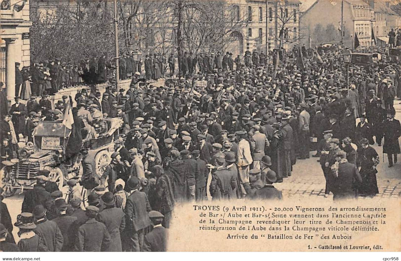 10.AM18129.Troyes.Grève.Manifestation Des Vignerons Champenois De L'Aube.Arrivée Du "Bataillon De Fer" Des Aubois - Troyes