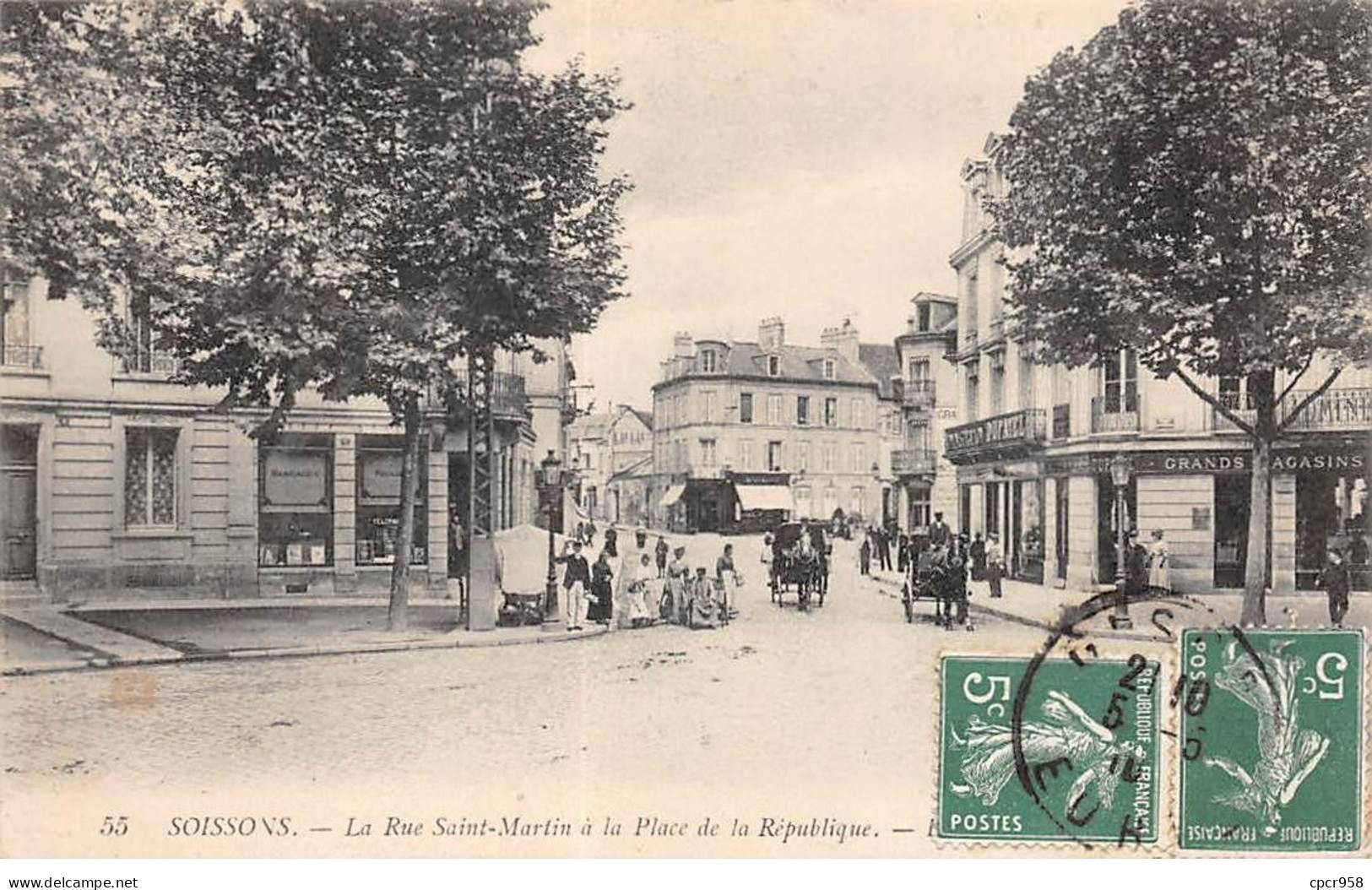 02 - SOISSONS - SAN38459 - La Rue Saint Martin à La Place De La République - Soissons