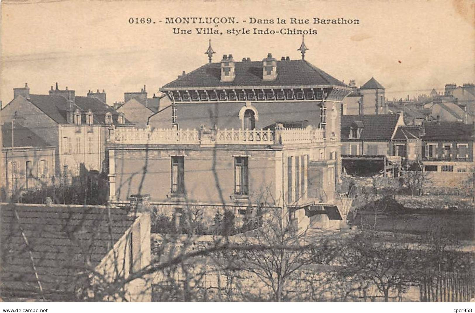 03 - MONTLUCON - SAN51341 - Dans La Rue Barathon - Une Villa Style Indo Chinois - Montlucon