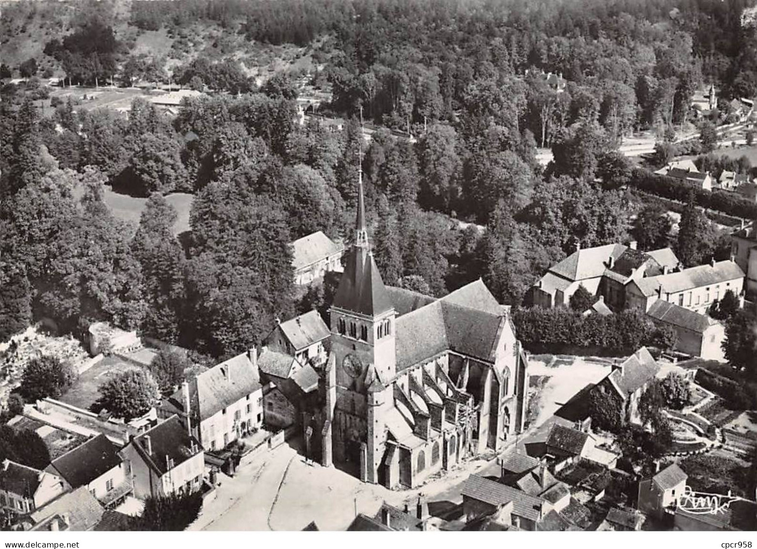 10 . N°kri10133 . Mussy-sur-seine. Vue Aerienne De L'eglise . N°9323 . Edition Combier . Cpsm 10X15 Cm . - Mussy-sur-Seine