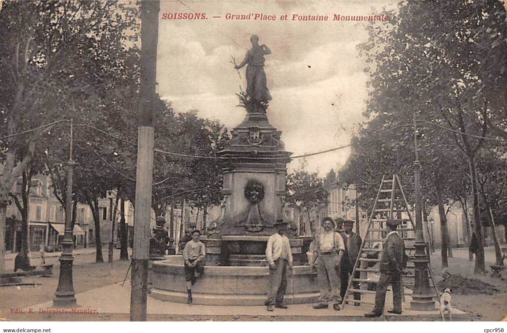 02 - SOISSONS - SAN47106 - Grand'Place Et Fontaine Monumentale - Soissons