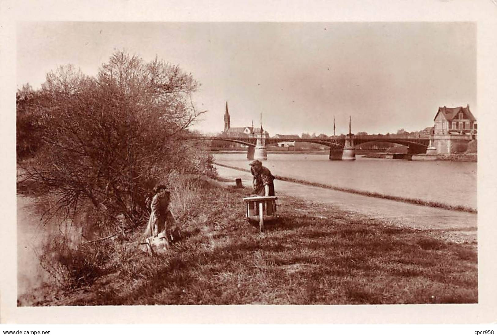 08. San67877. Sedan. La Meuse Et Le Pont De La Gare. Vue Sur Torcy. N°157. Edition Marquand . Cpsm 9X14 Cm. - Sedan