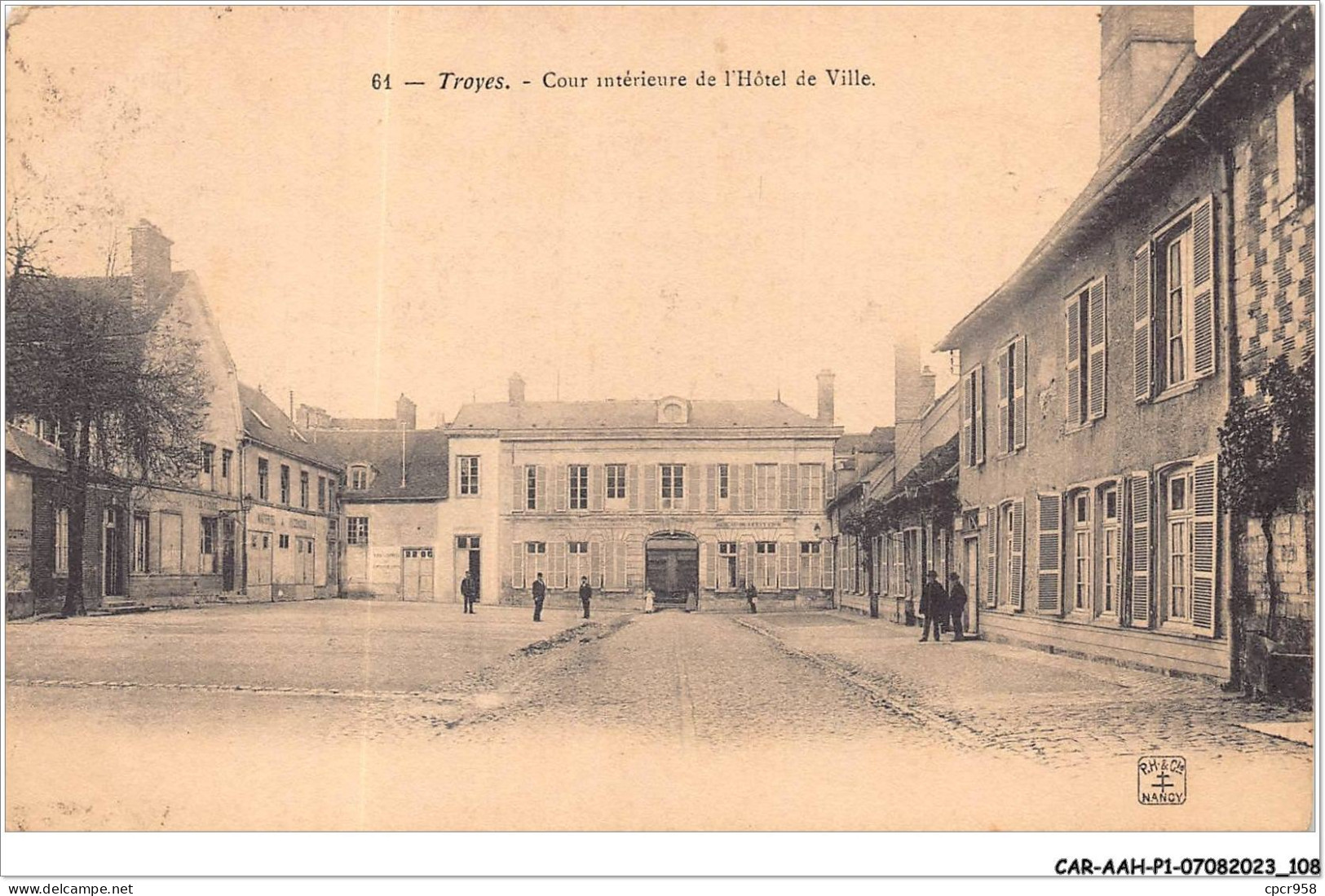 CAR-AAHP1-10-0055 - TROYES - Cour Intérieure De L'hôtel De Ville - Troyes