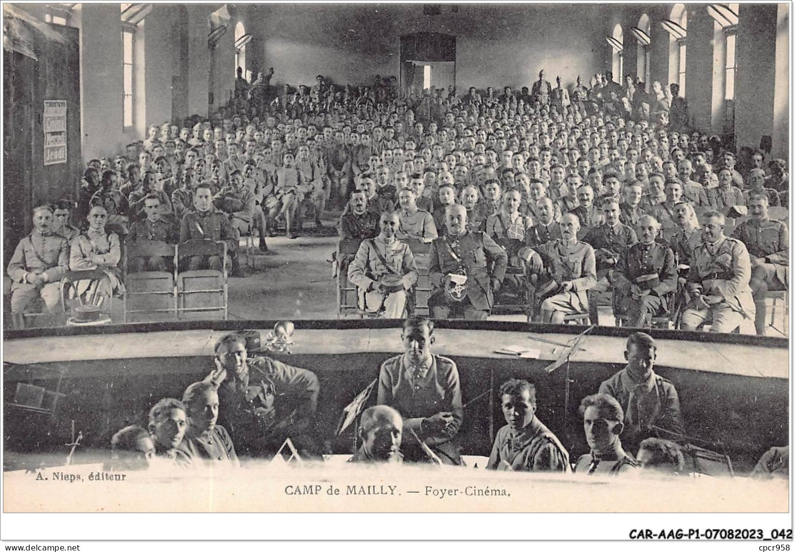 CAR-AAGP1-10-0022 - CAMPS DE MAILLY - Foyer Cinema - Militaires - Mailly-le-Camp
