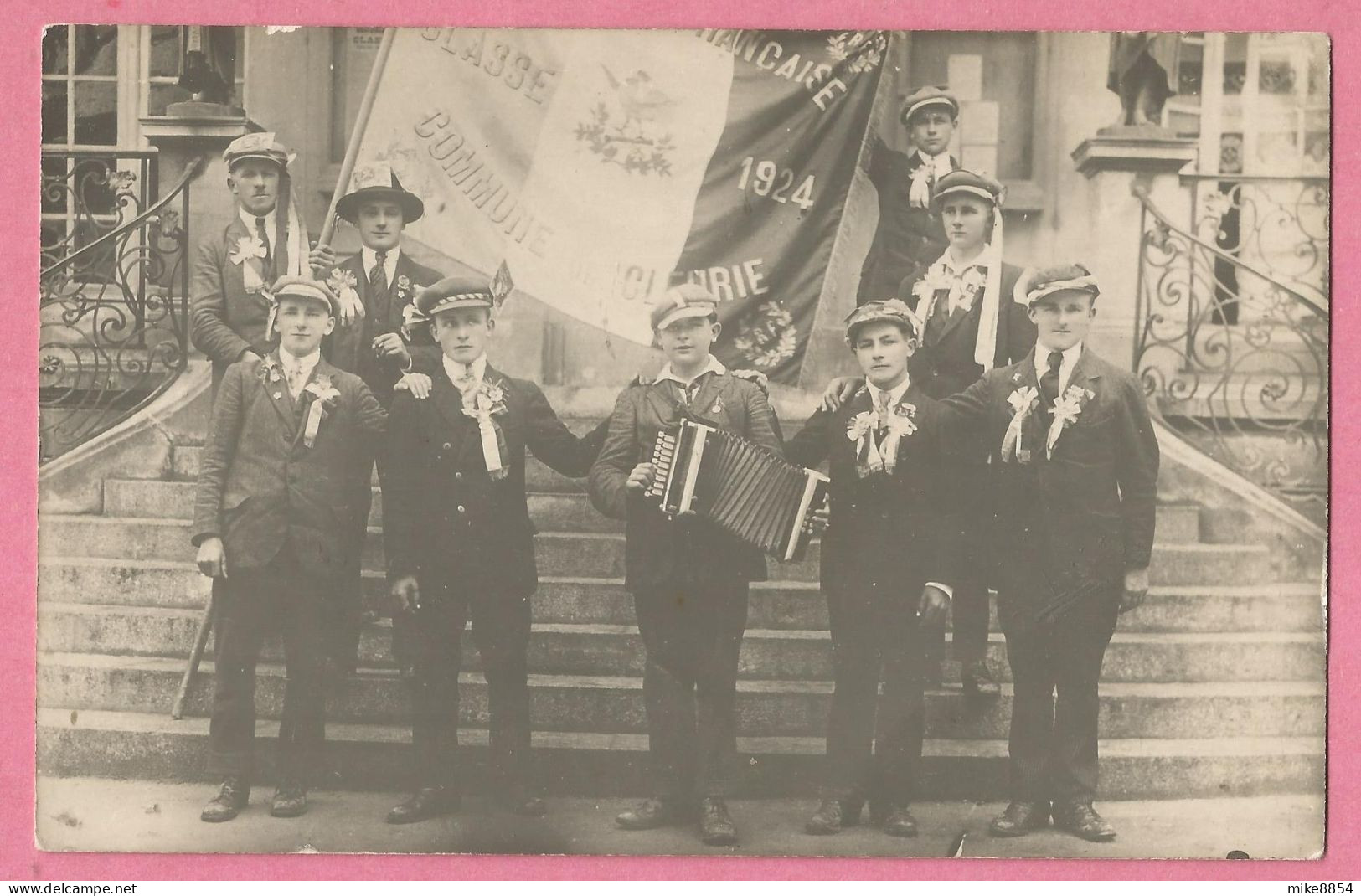 F1601  Carte Photo CLEURIE (Vosges)  Classe Conscrits 1924 - Hôtel De Ville De Remiremont  ++++++ - Andere & Zonder Classificatie