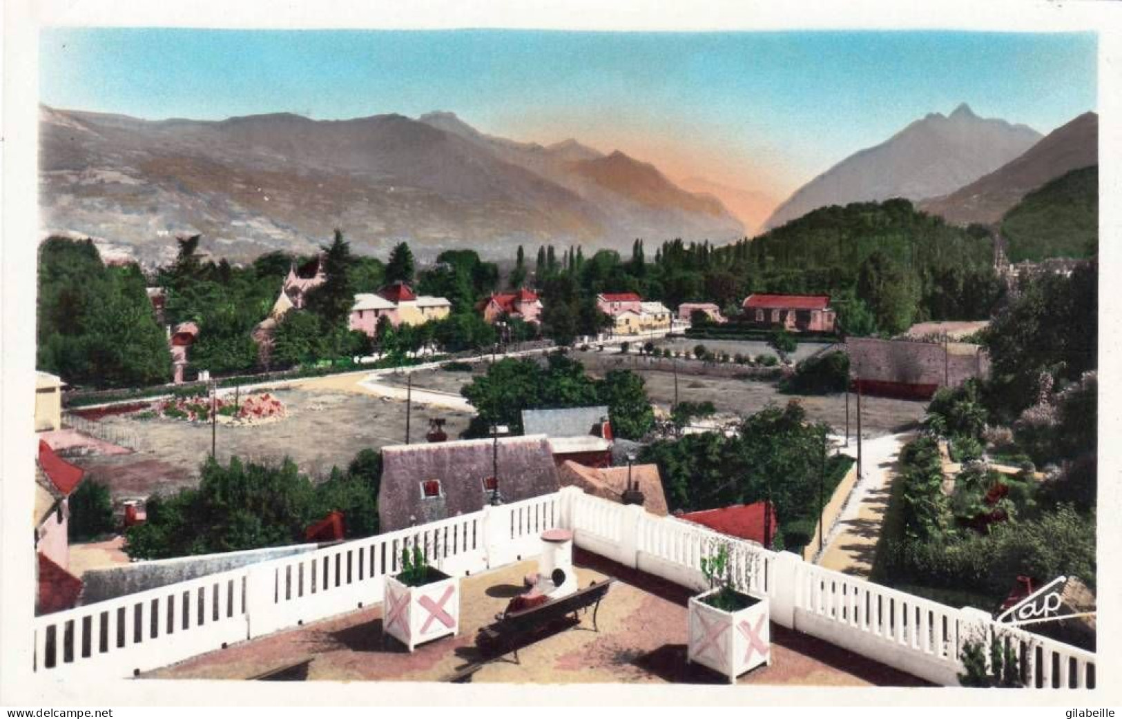 65 - Hautes Pyrenées -  ARGELES GAZOST -  Vue Sur Les Pyrénées Et La Terrasse Du Syndicat D Initiative - Argeles Gazost