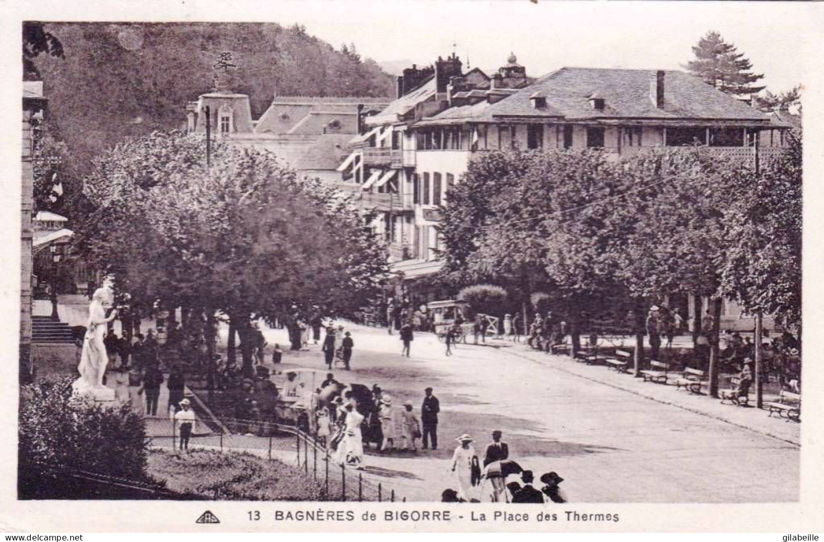 65 - Hautes Pyrenées -  BAGNERES De BIGORRE -  La Place Des Thermes - Bagneres De Bigorre