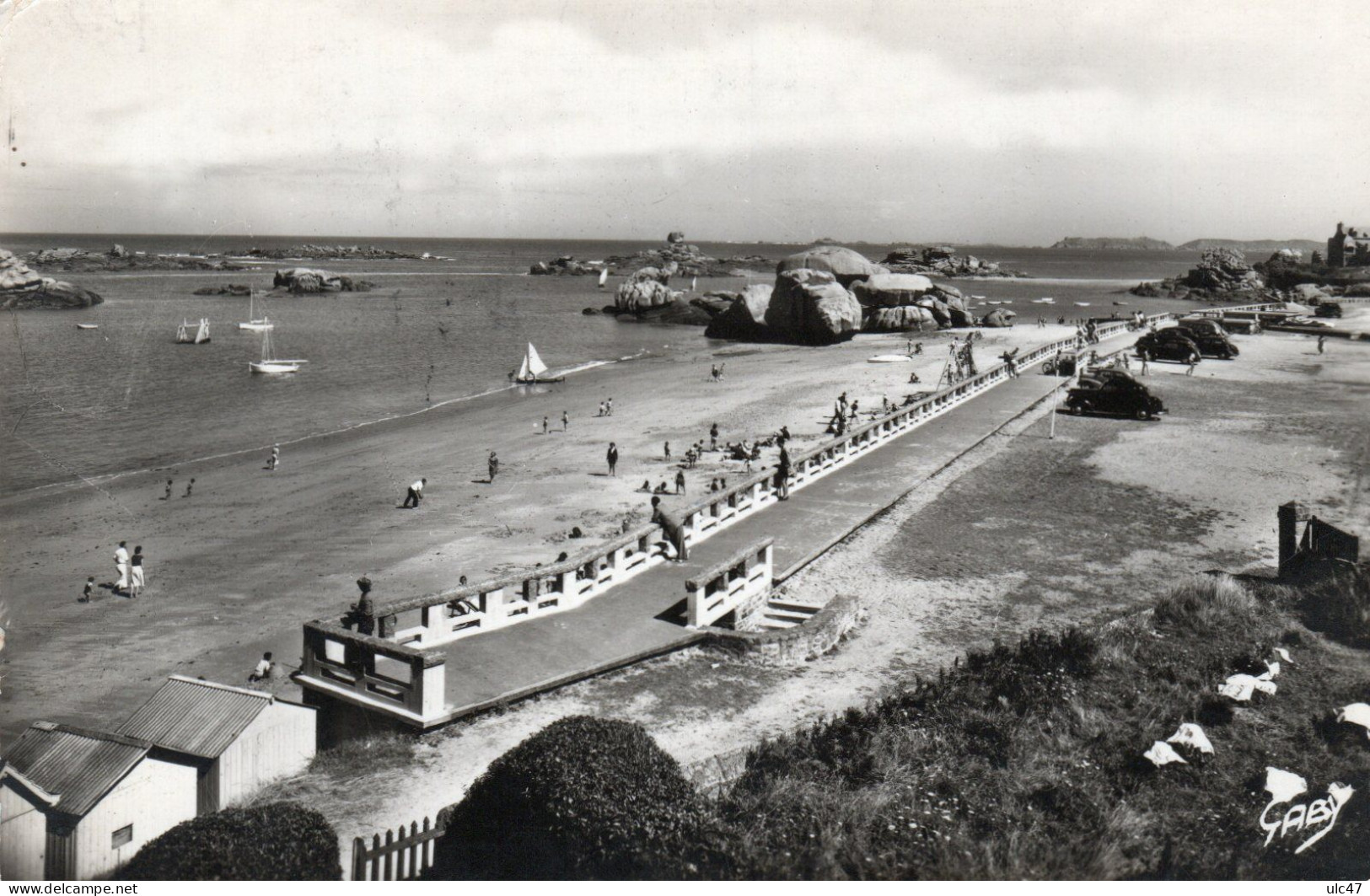 - 22 - TREGASTEL (C.-du-N.) Le Promenoir - Plage De Coz-Pors, Au Loin, Le Dé. - - Trégastel