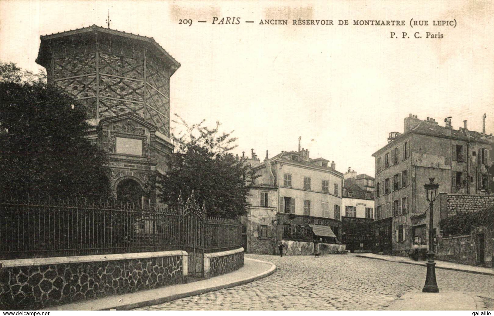 PARIS ANCIEN RESERVOIR DE MONTMARTRE RUE LEPIC - Arrondissement: 18