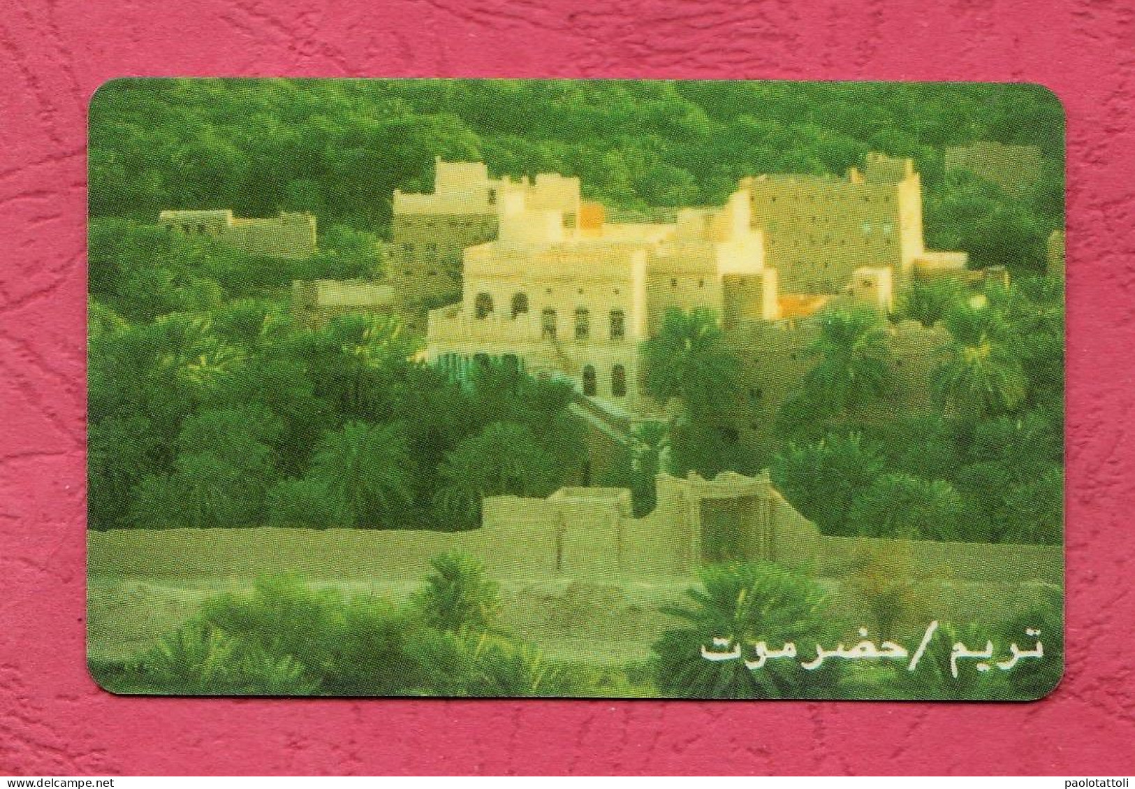 Yemen- TeleYemen- Compound In The Field. Magnetic Phone Card Used By 80 Units. - Yémen