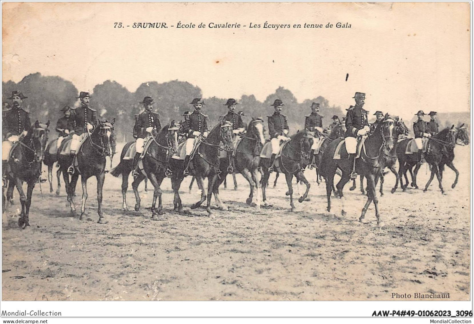 AAWP4-49-0334 - SAUMUR - Ecole De Cavalerie - Les Ecuyers En Tenue De Gala - Saumur