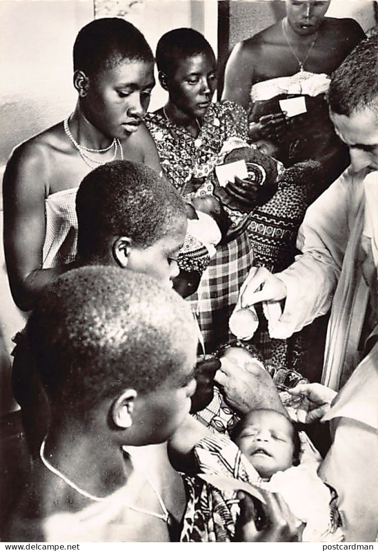 Congo Kinshasa - Mission De Kilomines (aujourd'hui Bambu Mines) - Le Baptême Des Enfant Indigènes TAILLE DE LA CARTE POS - Congo Belge