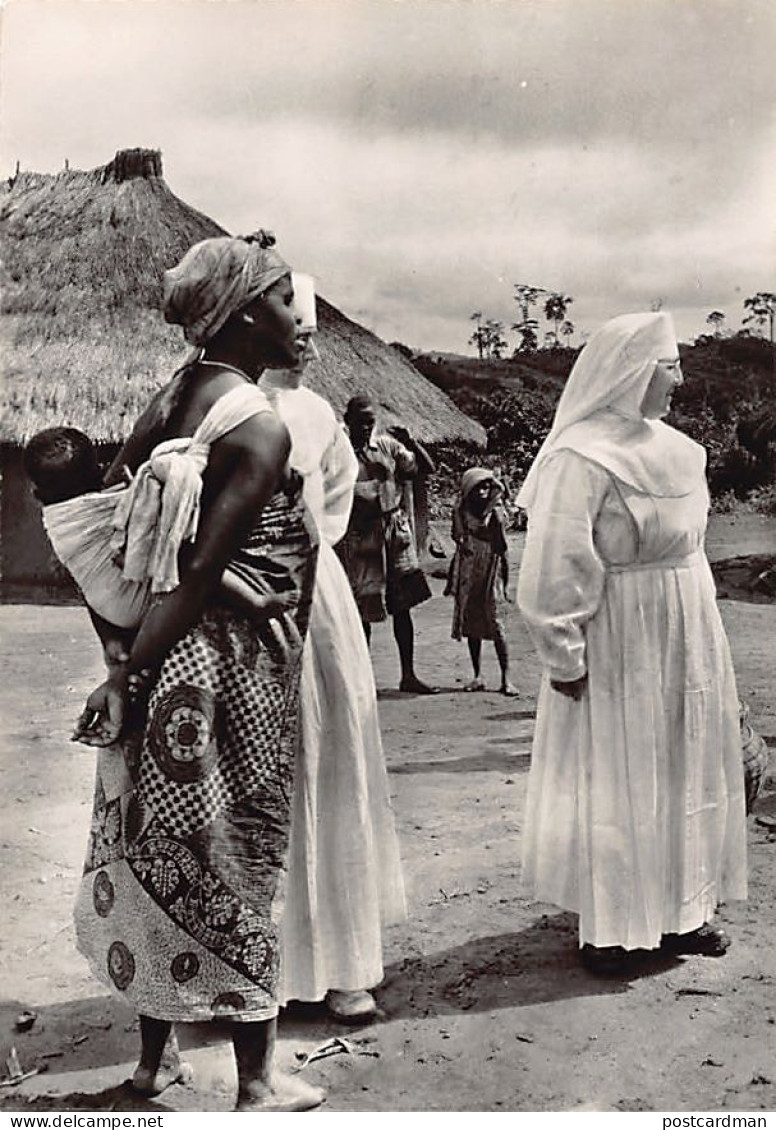 Congo Kinshasa - Mission De MONGBWALU - Une Jeune Mère Indigène Portant Son Bébé Dans Le Dos TAILLE DE LA CARTE POSTALE  - Congo Belge