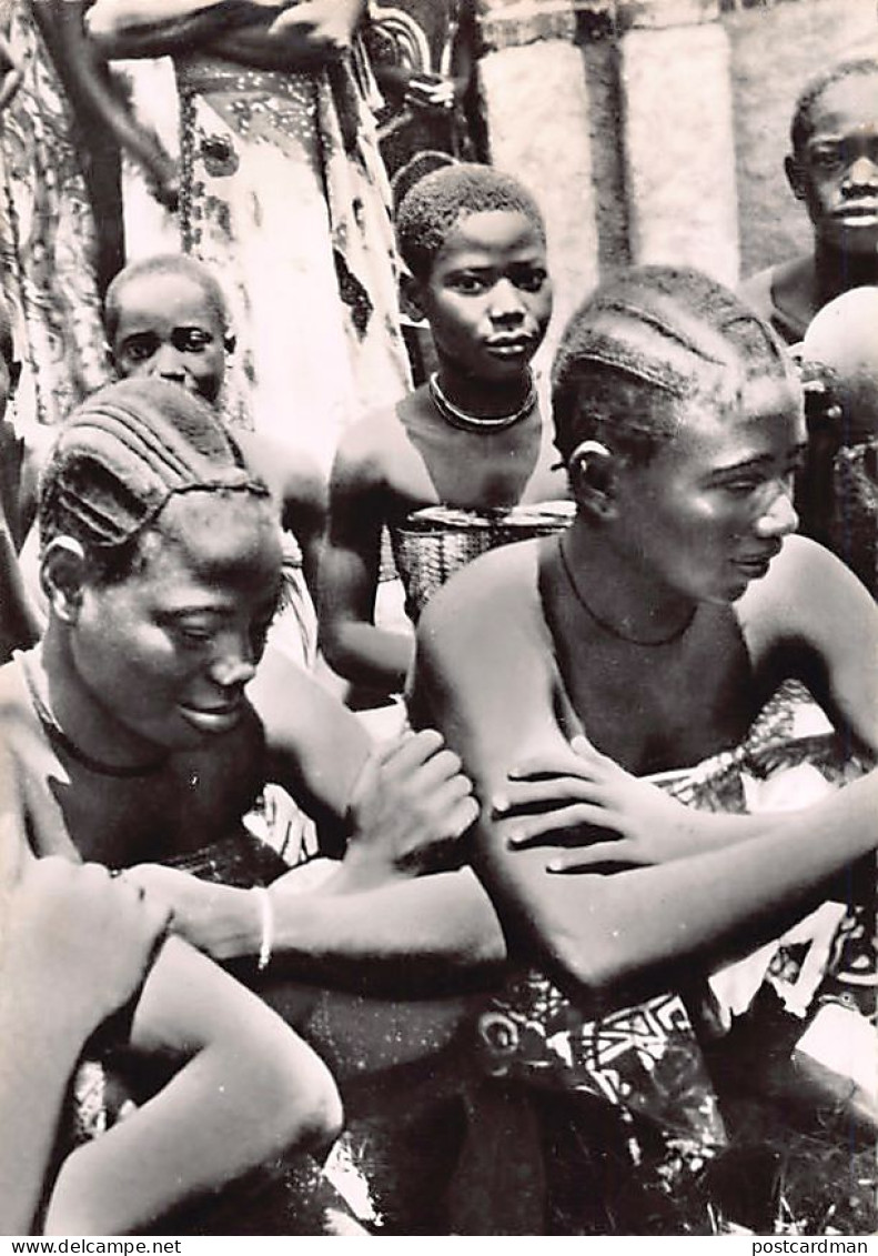 Congo Kinshasa - Type De Femmes Lowa TAILLE DE LA CARTE POSTALE 15 Cm. Par 10 Cm. - POSTCARD SIZE 15 Cm. By 10 Cm. (5.9  - Belgisch-Kongo