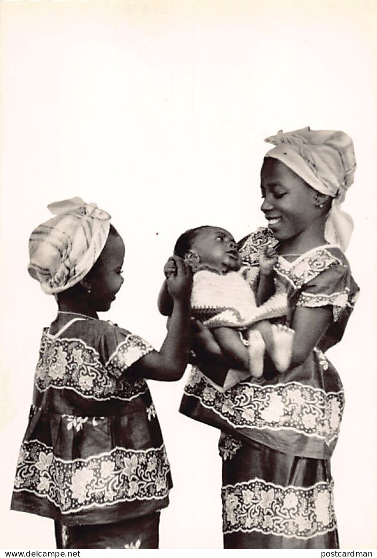 Côte D'Ivoire - Petites Mamans De Demain TAILLE DE LA CARTE POSTALE 15 Cm. Par 10 Cm. - POSTCARD SIZE 15 Cm. By 10 Cm. ( - Côte-d'Ivoire
