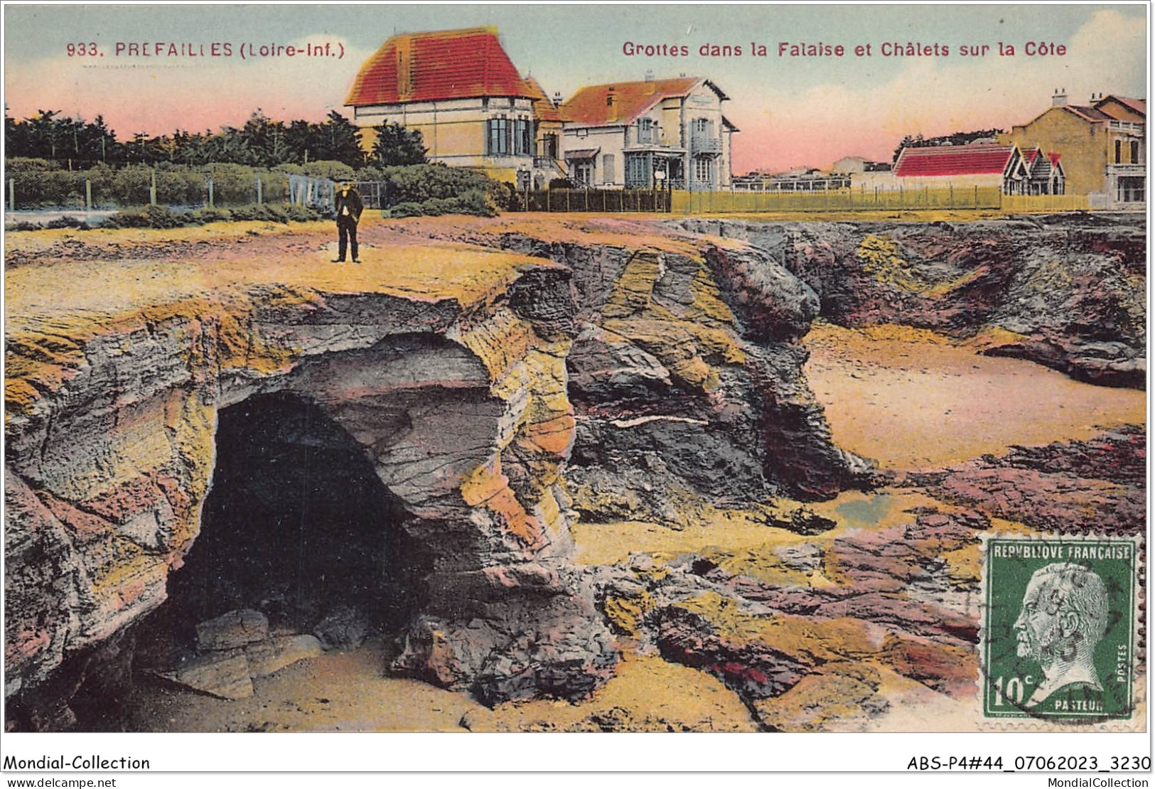 ABSP4-44-0352 - PREFAILLES - Grottes Dans La Falaise Et Chalets Sur La Cote  - Préfailles