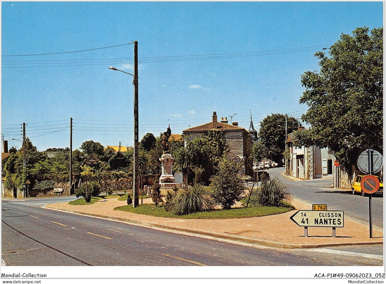 ACAP1-49-0030 - MONTFAUCON-SUR-MOINE - La Place Du Souvenir  - Montfaucon