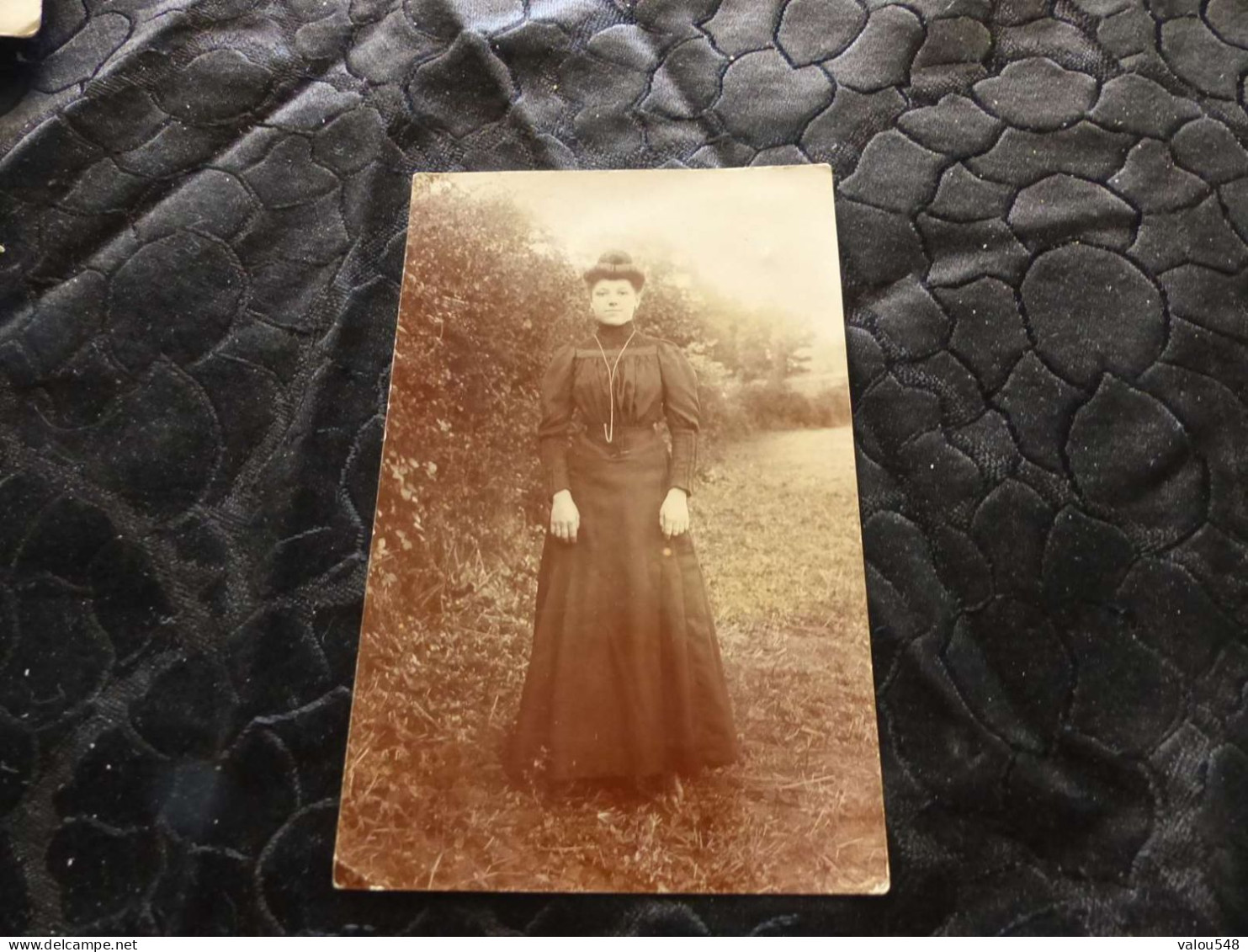 C-249 , Carte-photo , Jeune Fille élégante Au Chignon En Robe Noire - Retournac