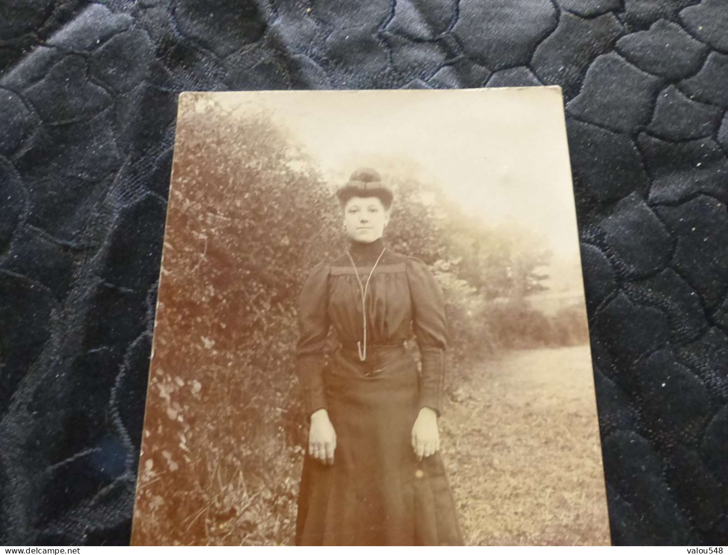 C-249 , Carte-photo , Jeune Fille élégante Au Chignon En Robe Noire - Retournac