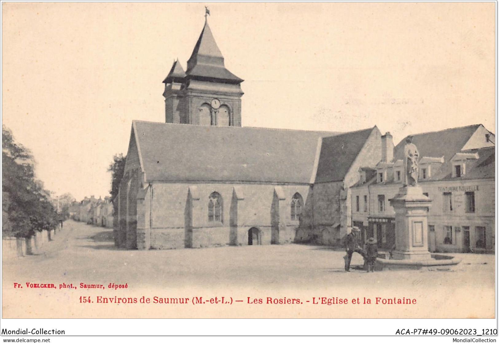 ACAP7-49-0609 - SAUMUR - Les Rosiers - L'Eglise Et La Fontaine  - Saumur