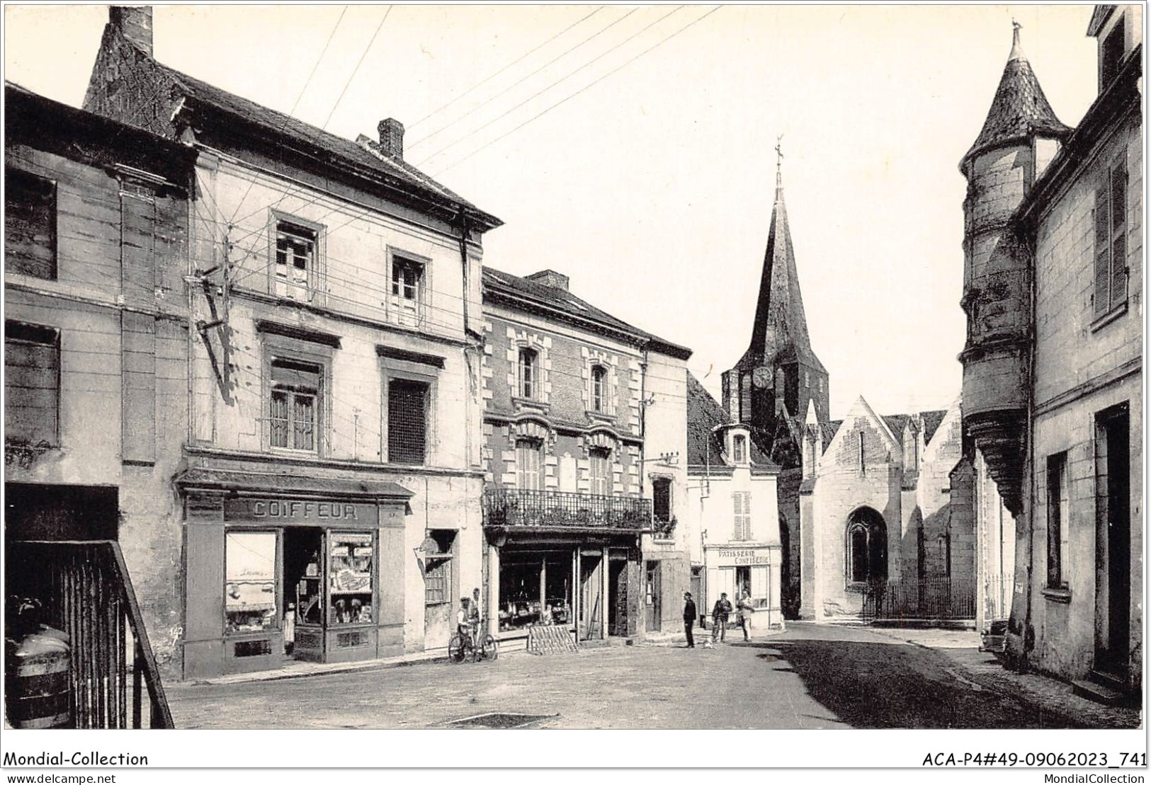 ACAP4-49-0374 - DOUE-LA-FONTAINE - Place Saint-Pierre - Doue La Fontaine