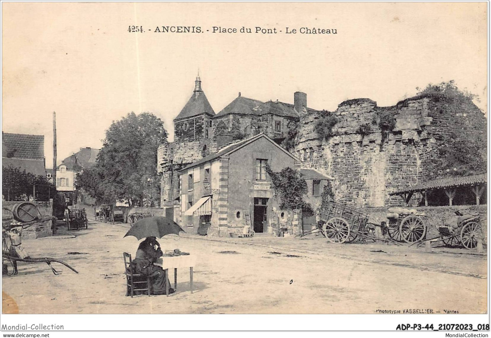 ADPP3-44-0198 - ANCENIS - Place Du Pont - Le Château - Ancenis