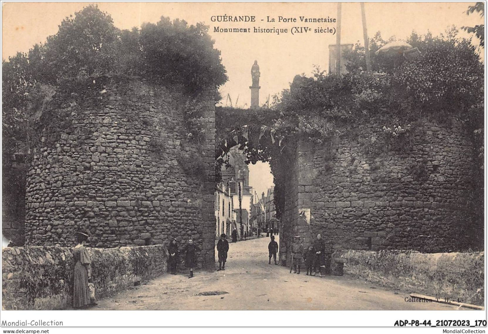 ADPP8-44-0756 - GUERANDE - Porte Vannetaise - Monument Historique  - Guérande