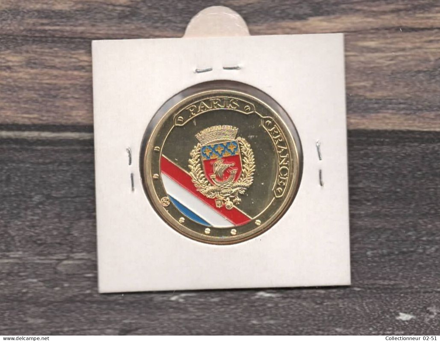 Médaille Souvenirs&Patrimoine : Tour Eiffel - Type 3  (couleur Or) - 2010 - Autres & Non Classés