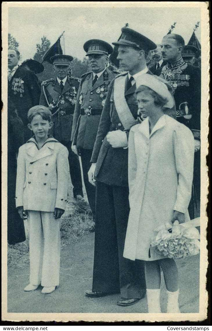 De Koninklijke Familie Tijdens De Onthulling Van Het Standbeeld Van Koning Albert Te Nieuwpoort - Familles Royales