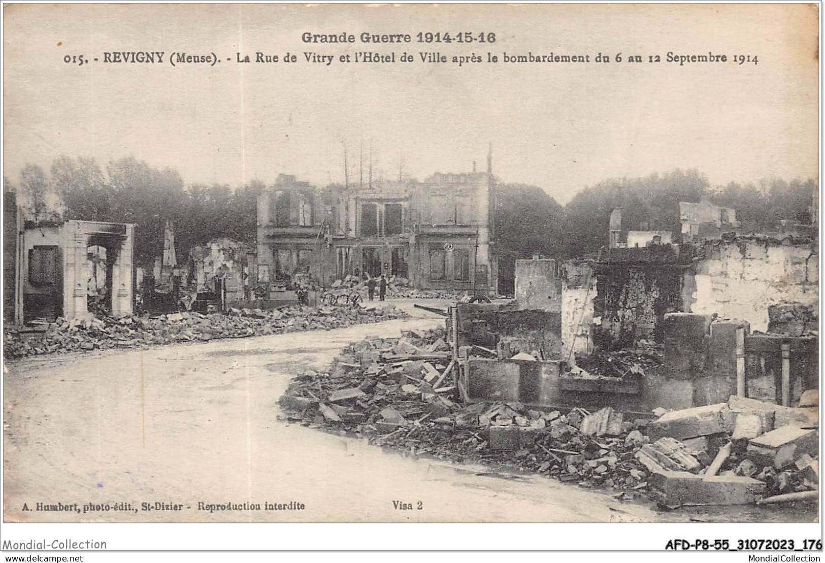 AFDP8-55-0919 - Grande Guerre 1914-15-16 - REVIGNY - La Rue De Vitry Et L'hôtel De Ville Après Le Bombardement - Revigny Sur Ornain