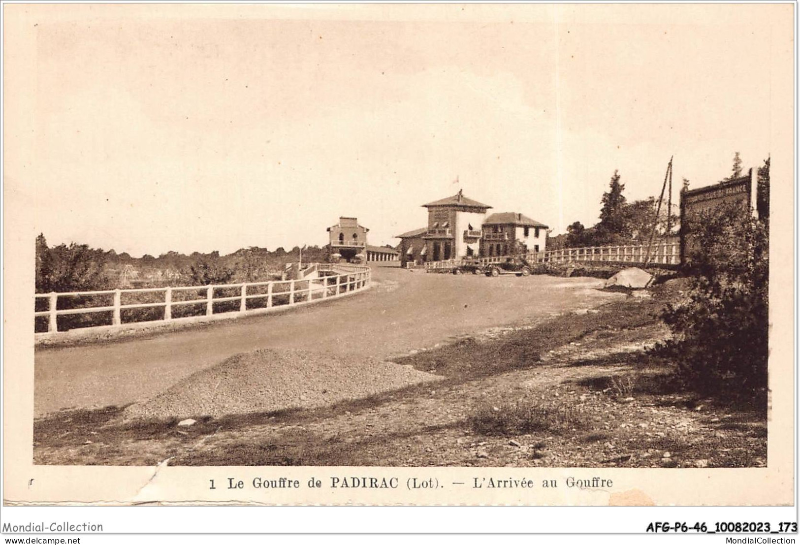 AFGP6-46-0548 - Le Gouffre De PADIRAC - L'arrivée Au Gouffre  - Padirac