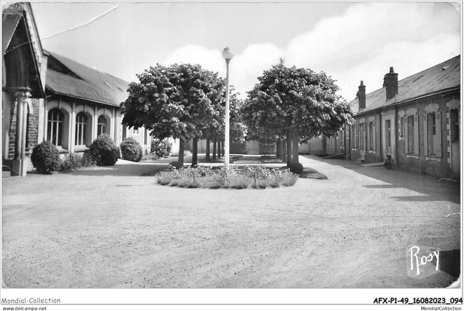 AFXP1-49-0048 - LE LOROUX-BOTTEREAU - Hopital Saint-Pierre - Une Cour Interieur - Le Louroux Beconnais