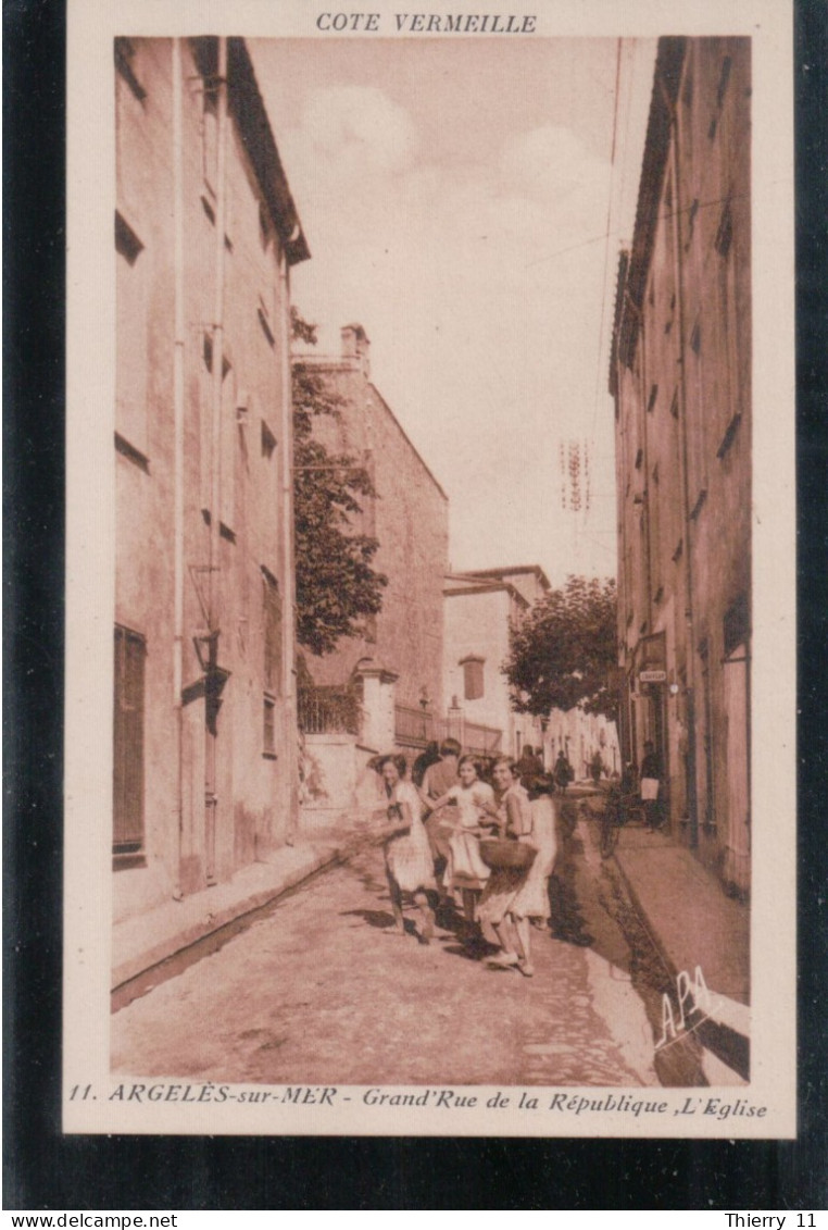 Cpa 66 Argelès Sur Mer Grand Rue De La République, L'église - Argeles Sur Mer