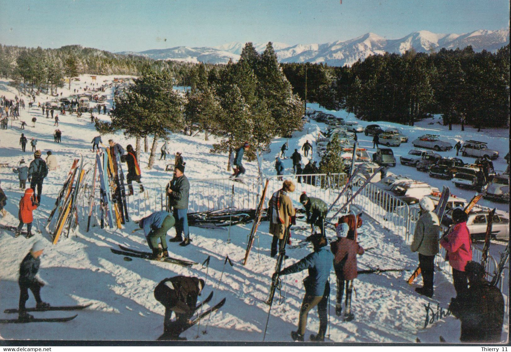 Cpsm 66 Font Romeu Départ Des Pistes Au Fond La Chaine Du Canigou - Autres & Non Classés