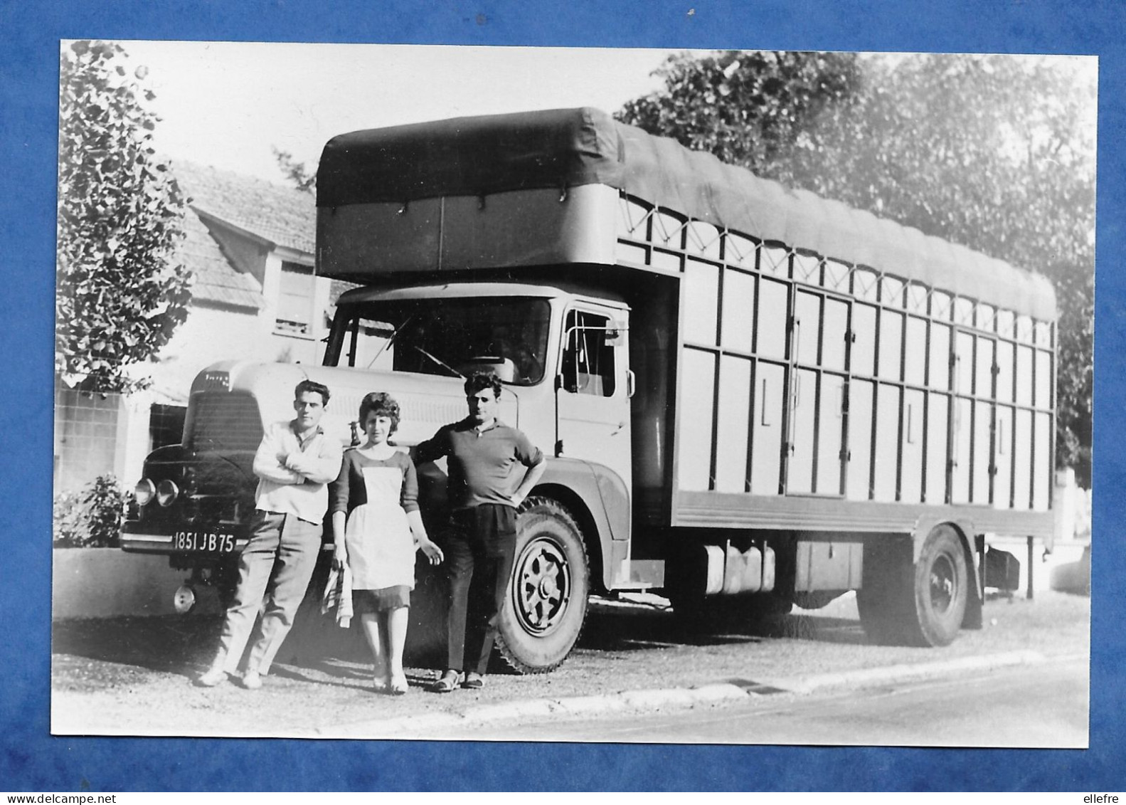 Photo ( Repro ) Ancien Camion Poids Lourds Avec Chauffeur Co Pilote Et Serveuse Marque à Identifier 9/14 Cm Papier Mat - Automobile