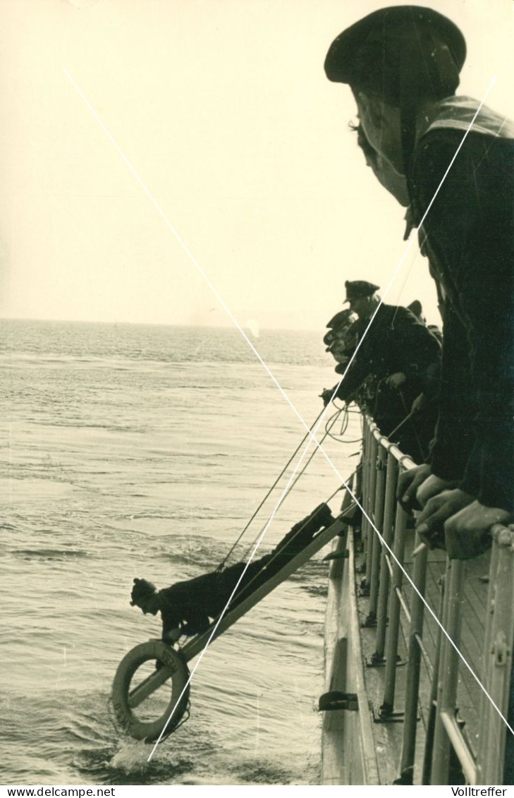 Orig. XXL Foto Kriegsmarine Marine Schiff, Matrosen Übung, Beschriftung Rettungsring S.M.S.O. Wega - Bateaux