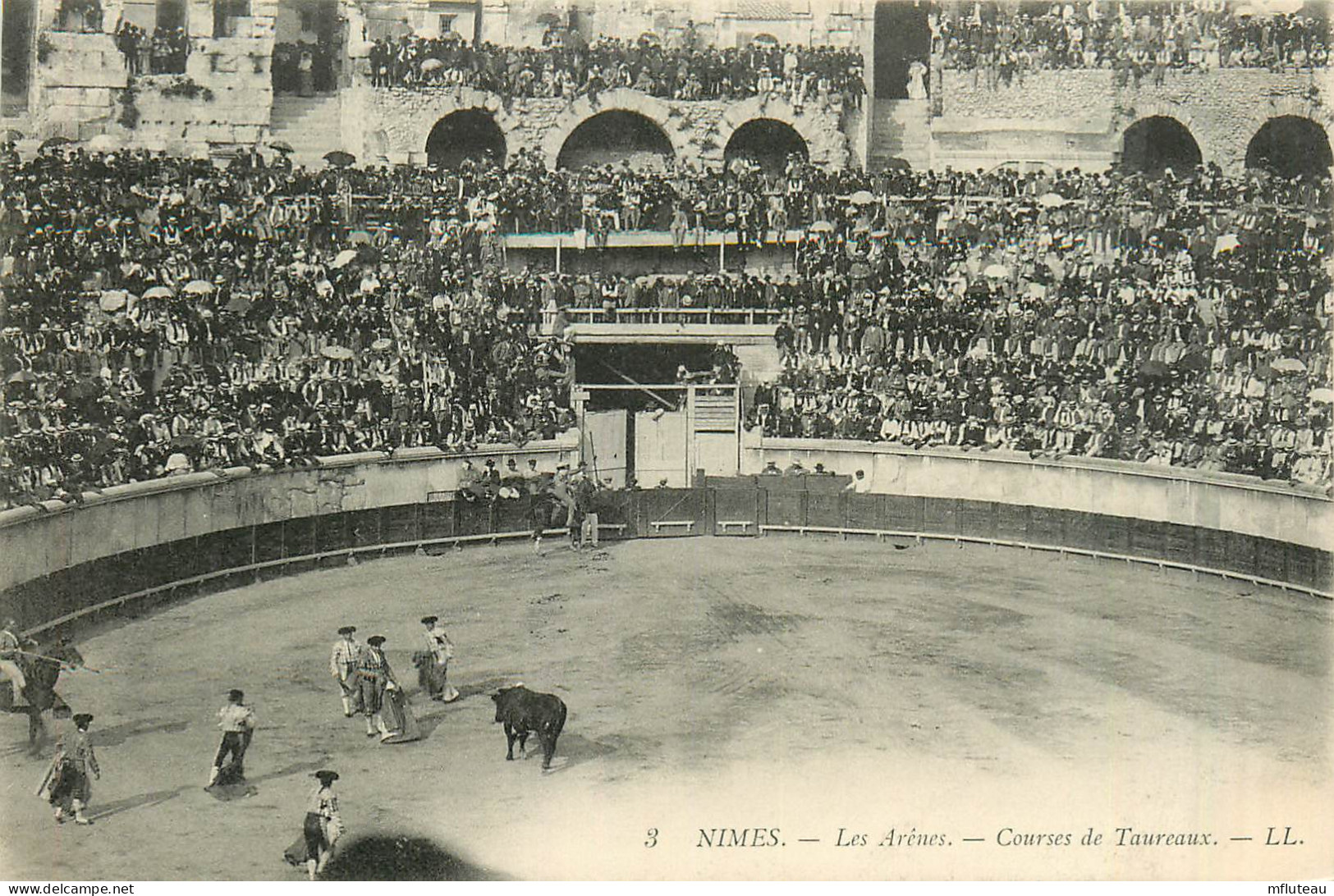 30* NIMES  Les Arenes – Courses De Taureaux       RL40,0530 - Nîmes