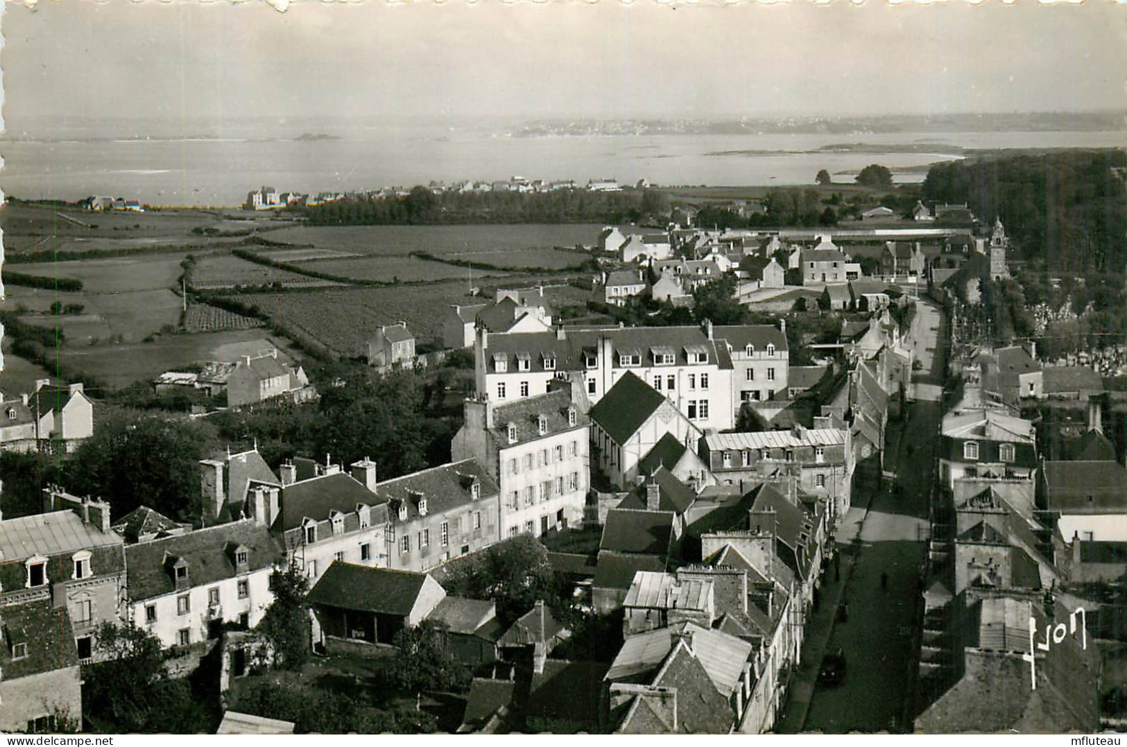 29* ST POL DE LEON  Vue Generale  (CPSM 9x14cm)       RL40,0419 - Saint-Pol-de-Léon