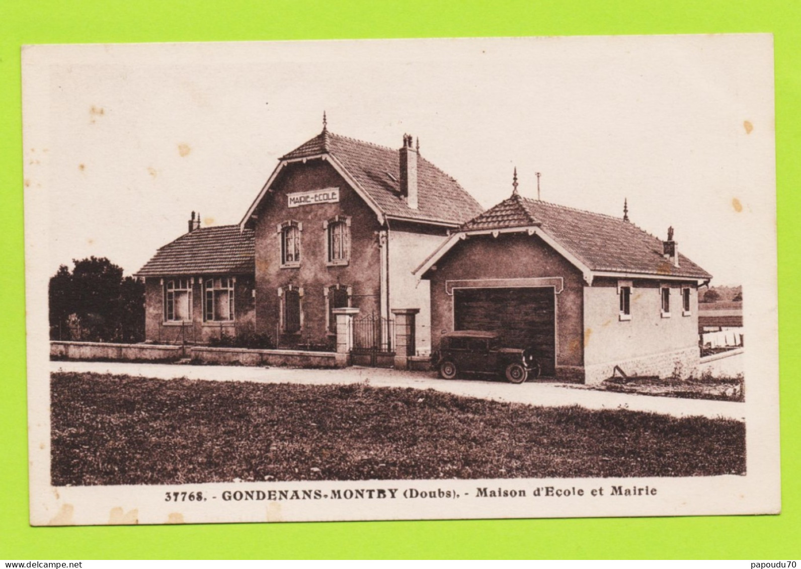 CPA  25 -- GONDENANS MONTBY -- 37768 MAISON  D  ECOLE ET  MAIRIE  - ANCIENNE VOITURE - - Andere & Zonder Classificatie